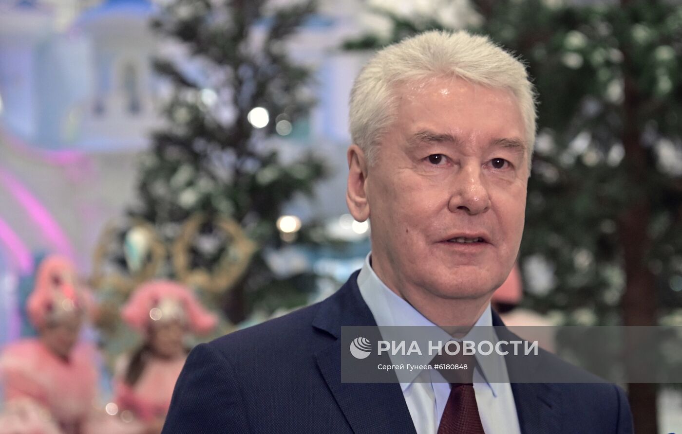 Президент РФ В. Путин посетил парк "Остров мечты"