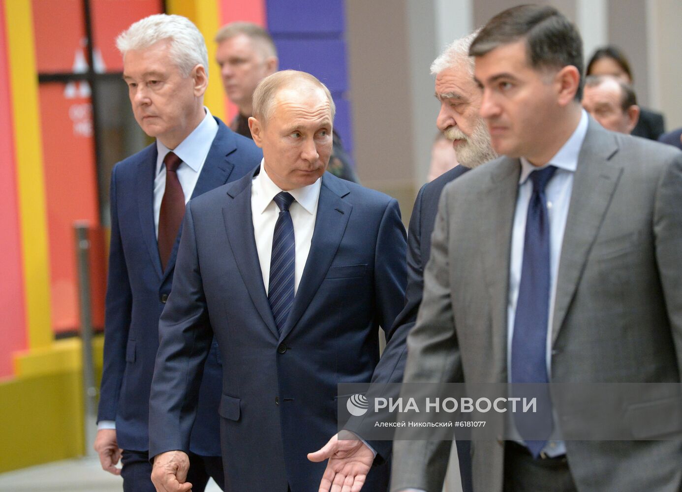 Президент РФ В. Путин посетил парк "Остров мечты"