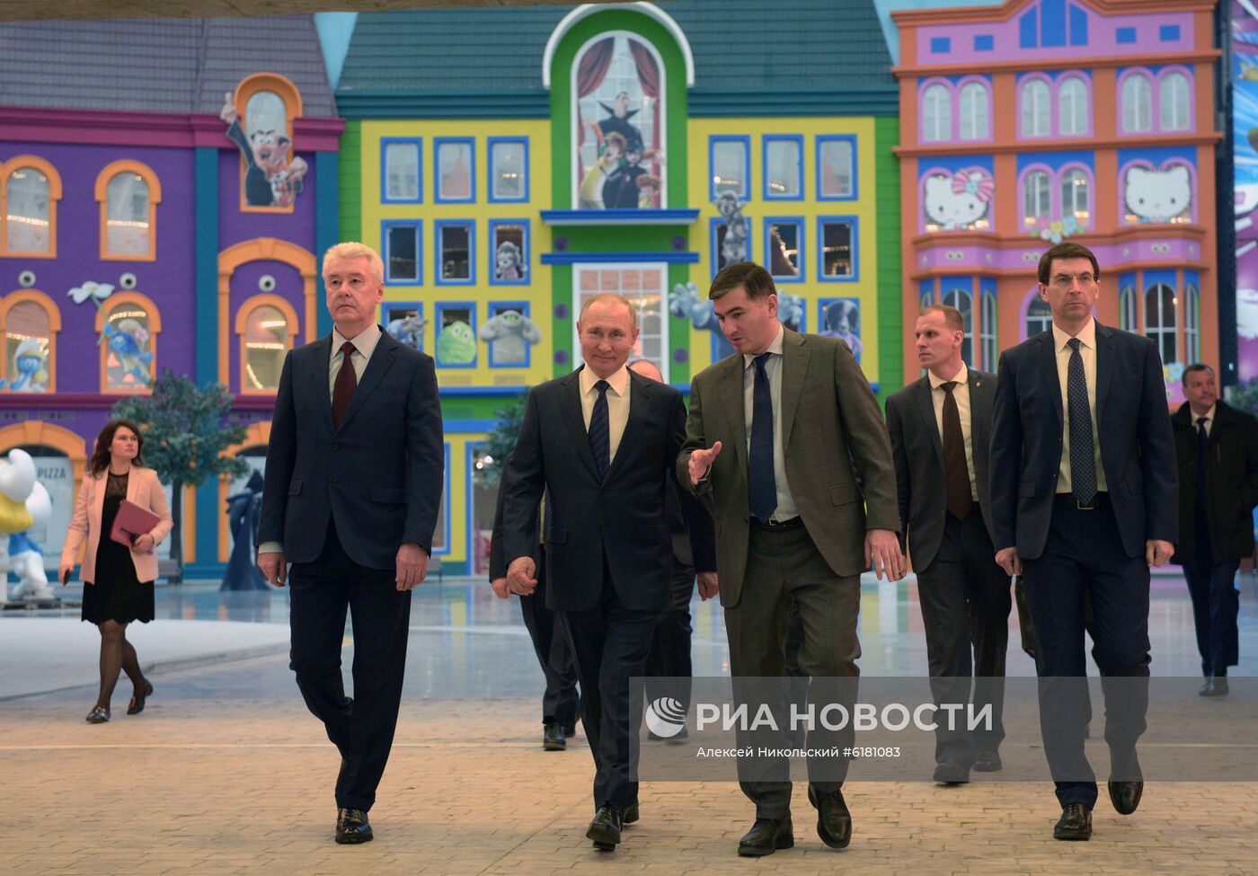 Президент РФ В. Путин посетил парк "Остров мечты"