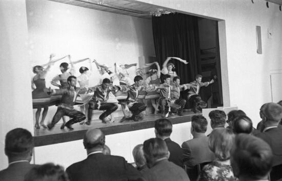 Самодеятельный ансамбль народного танца из Мурманска