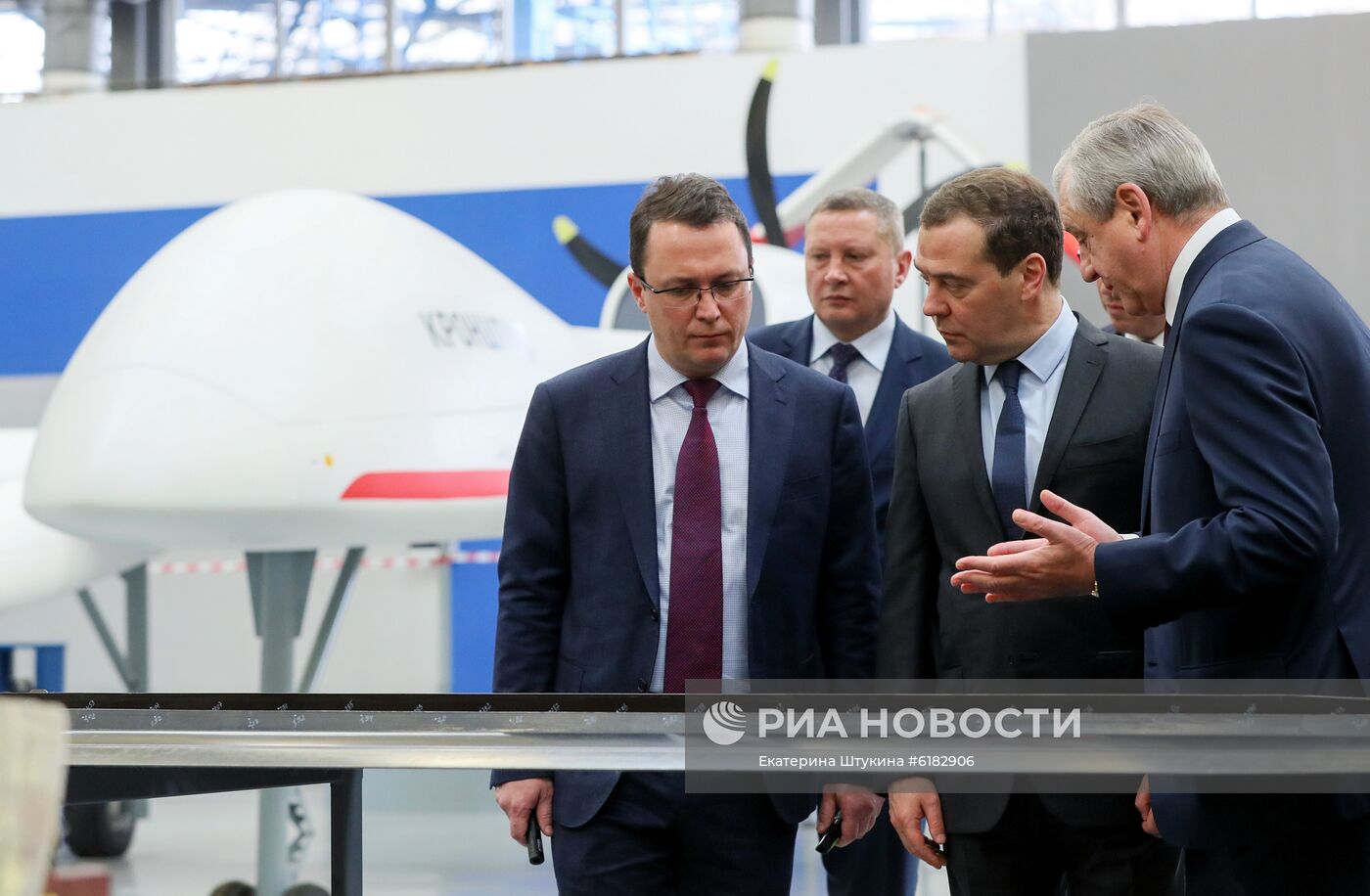 Заместитель председателя Совета безопасности РФ Д. Медведев посетил промышленно-производственный комплекс компании "Кронштадт"