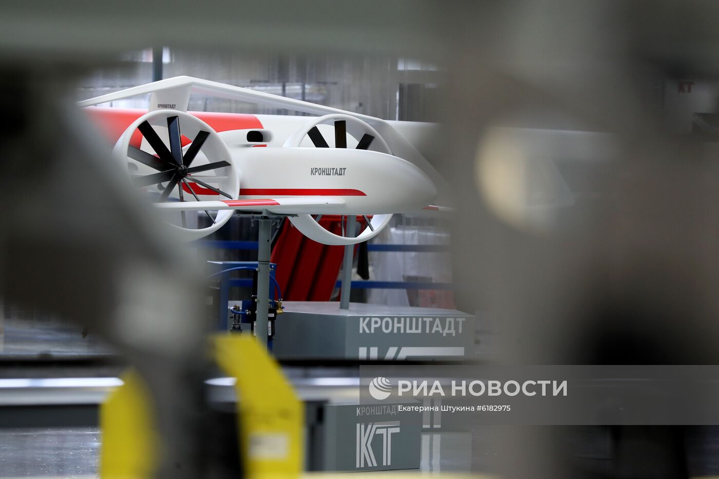 Заместитель председателя Совета безопасности РФ Д. Медведев посетил промышленно-производственный комплекс компании "Кронштадт"