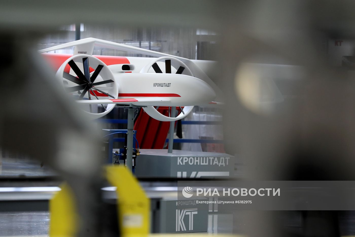 Заместитель председателя Совета безопасности РФ Д. Медведев посетил промышленно-производственный комплекс компании "Кронштадт"