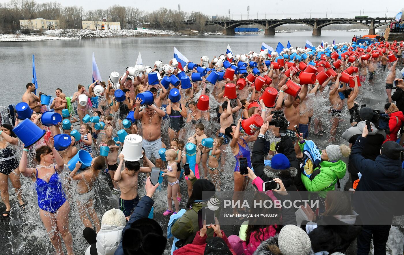 Установление рекорда России по обливанию холодной водой 