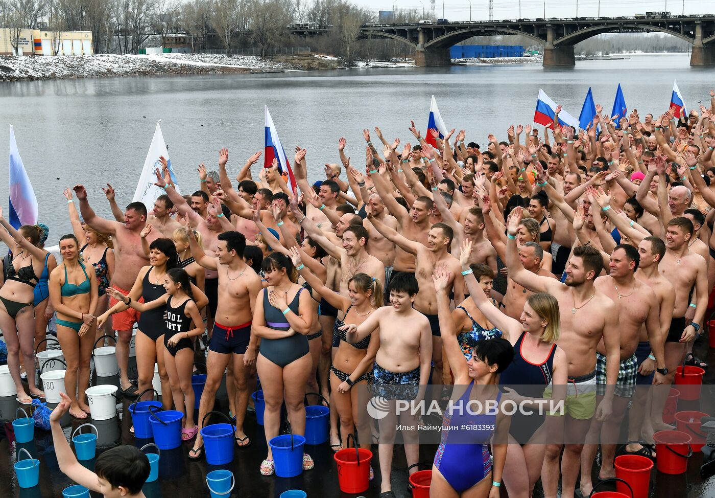 Установление рекорда России по обливанию холодной водой 