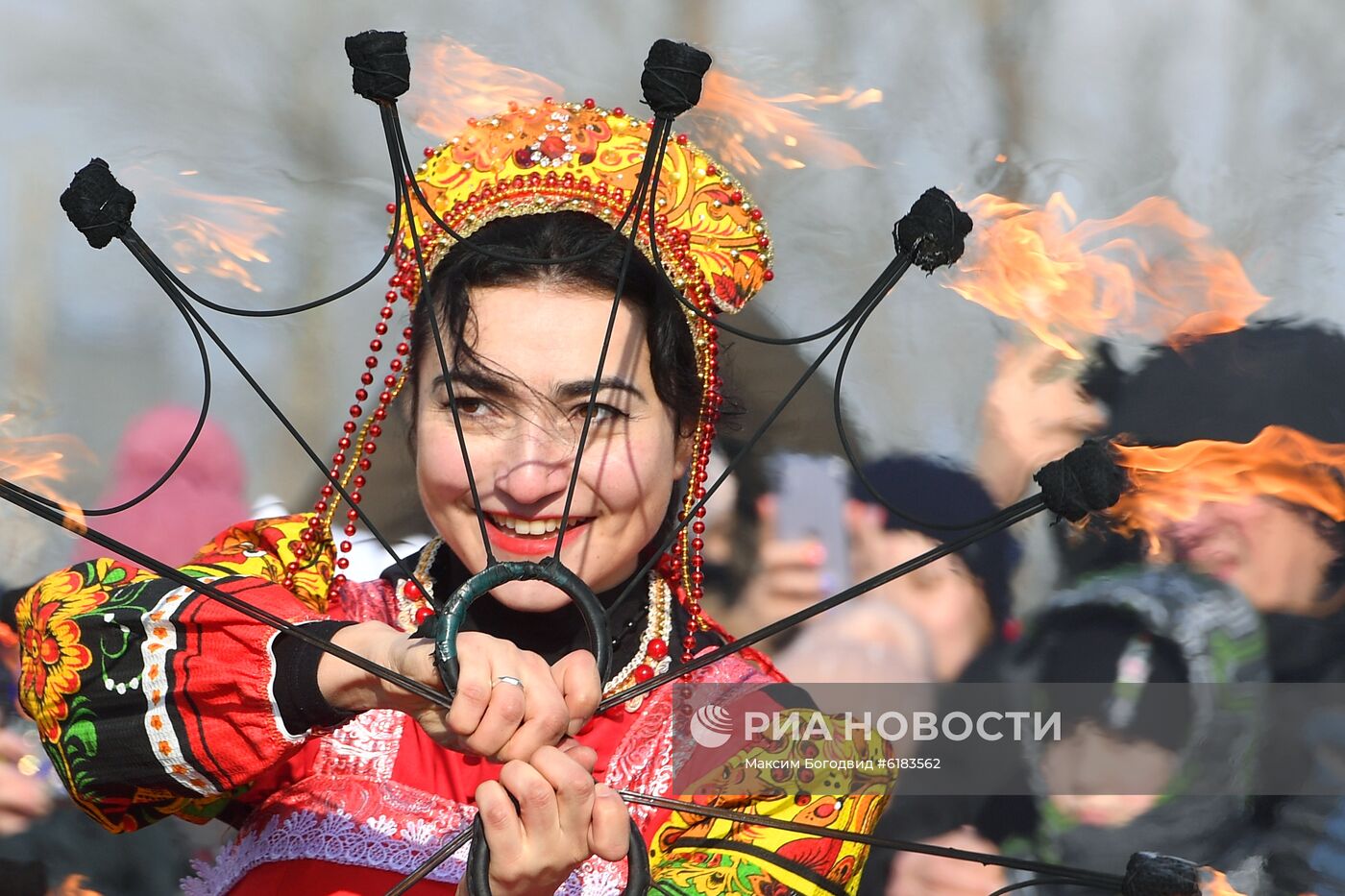 Празднование Масленицы в регионах России