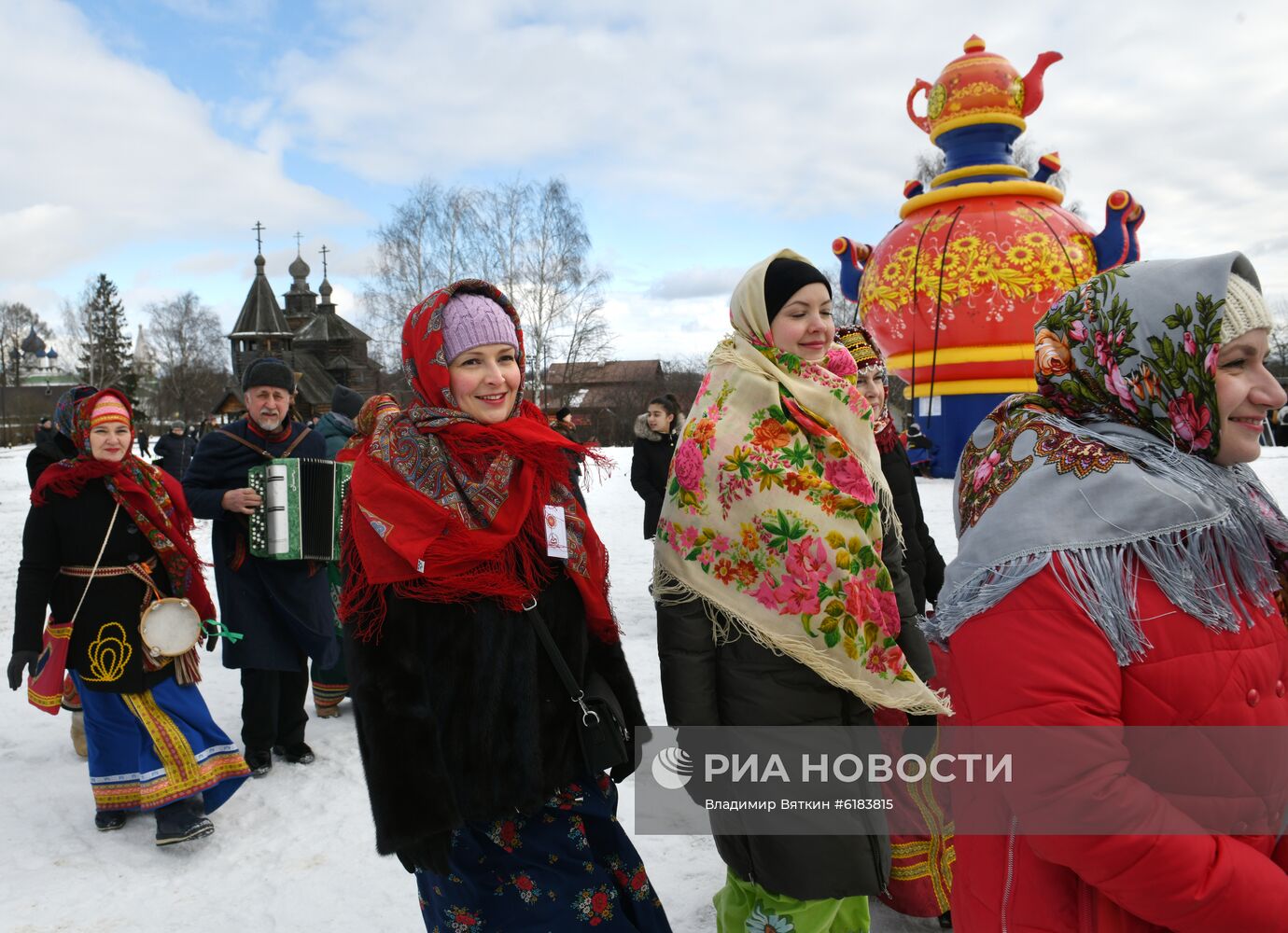 Празднование Масленицы в Суздале