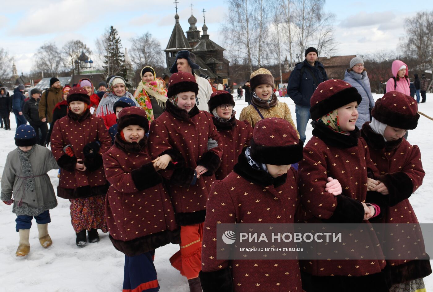 Празднование Масленицы в Суздале