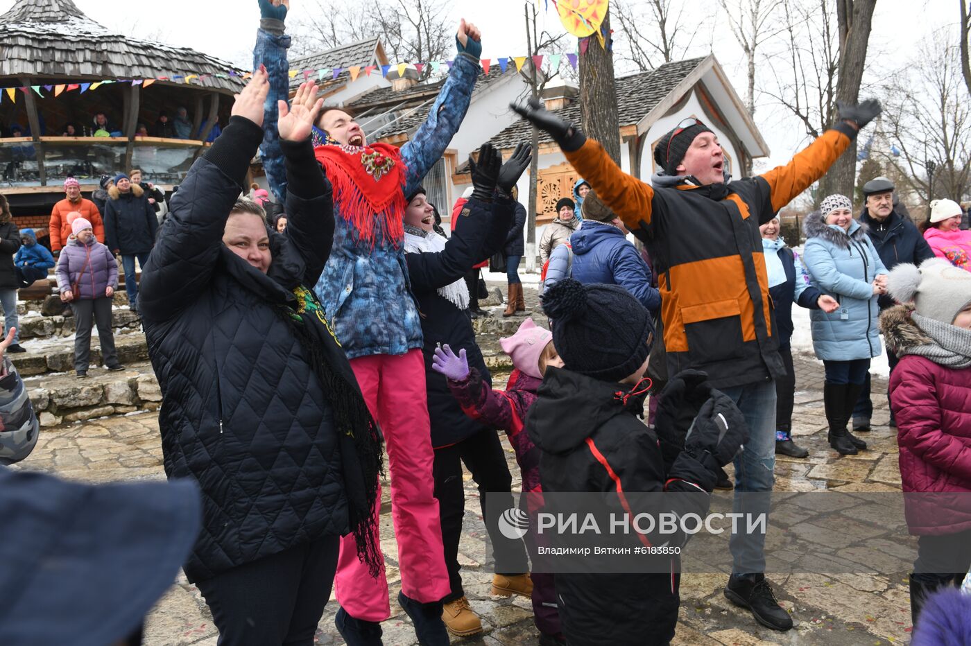 Празднование Масленицы в Суздале