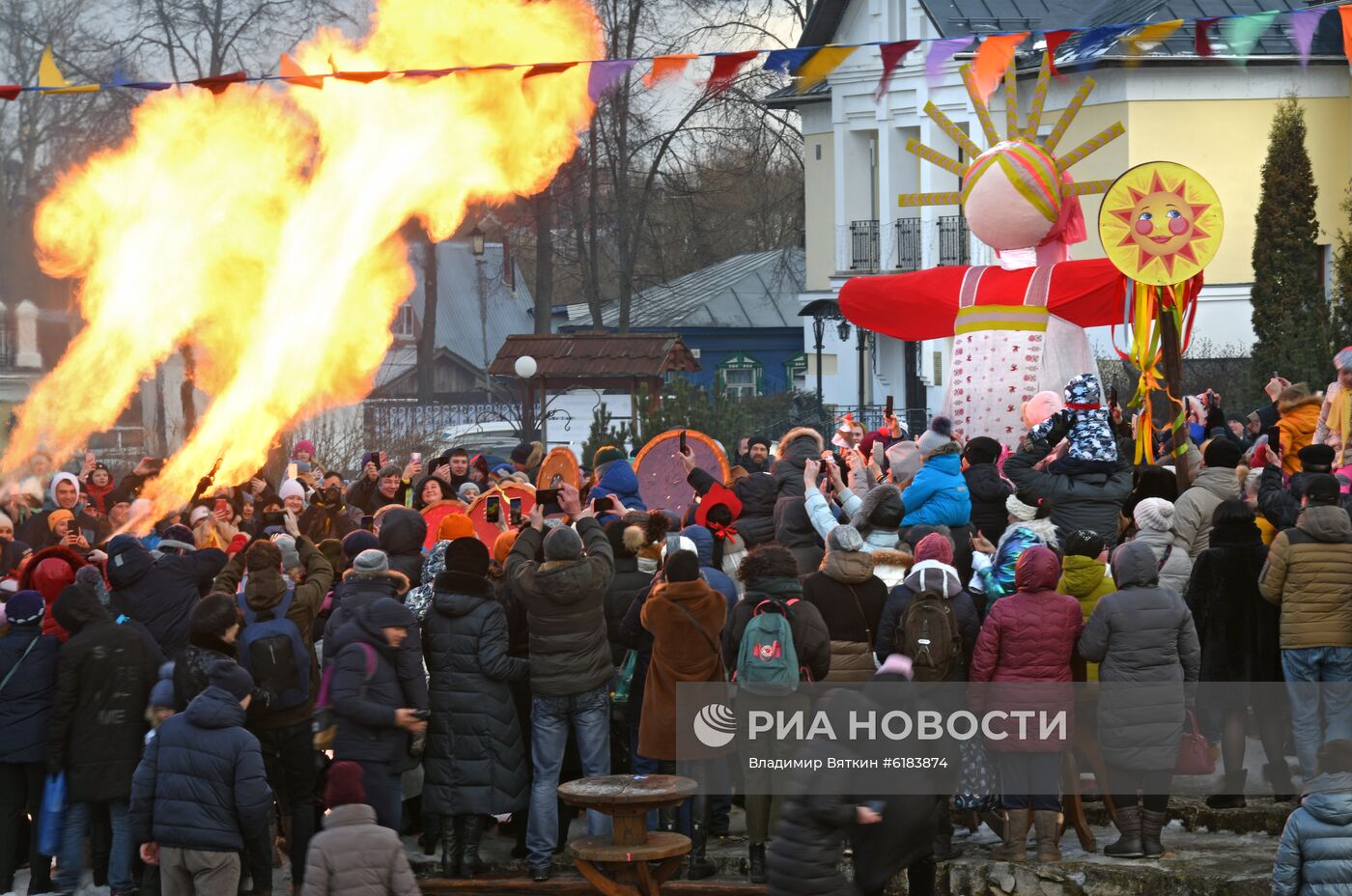 Празднование Масленицы в Суздале