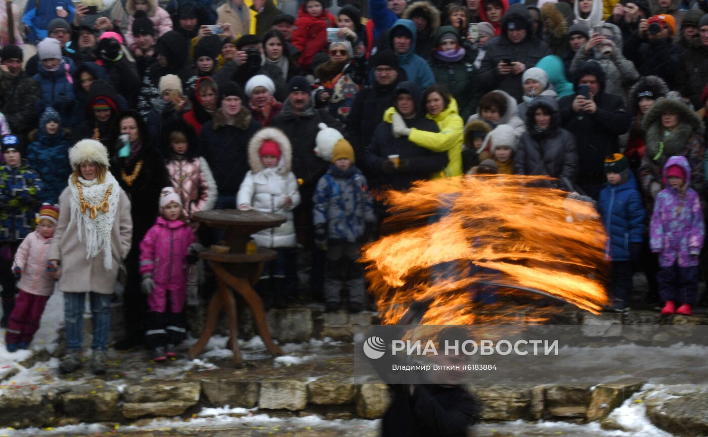 Празднование Масленицы в Суздале