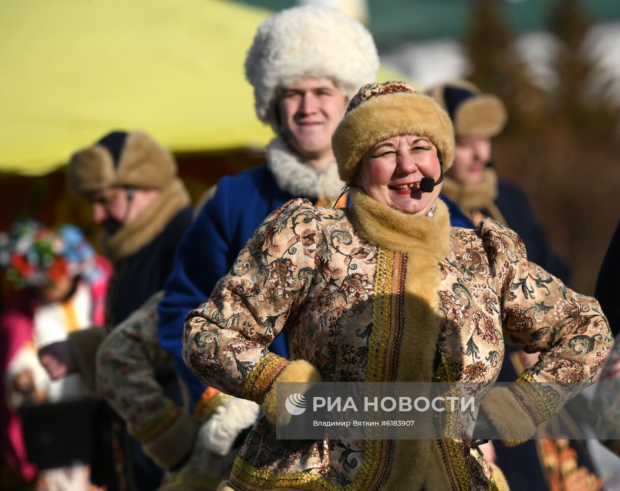 Празднование Масленицы в Суздале