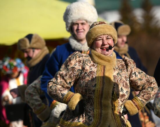 Празднование Масленицы в Суздале