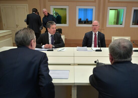 Президент РФ В. Путин провел совещание по наиболее актуальным международным проблемам