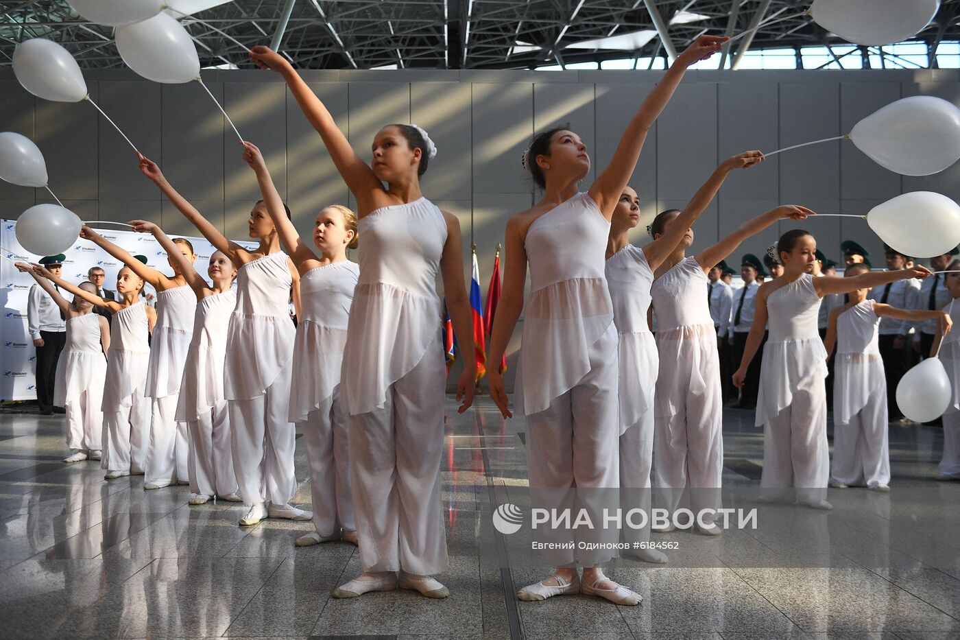 Акция "Эстафета Победы" в аэропорту Внуково