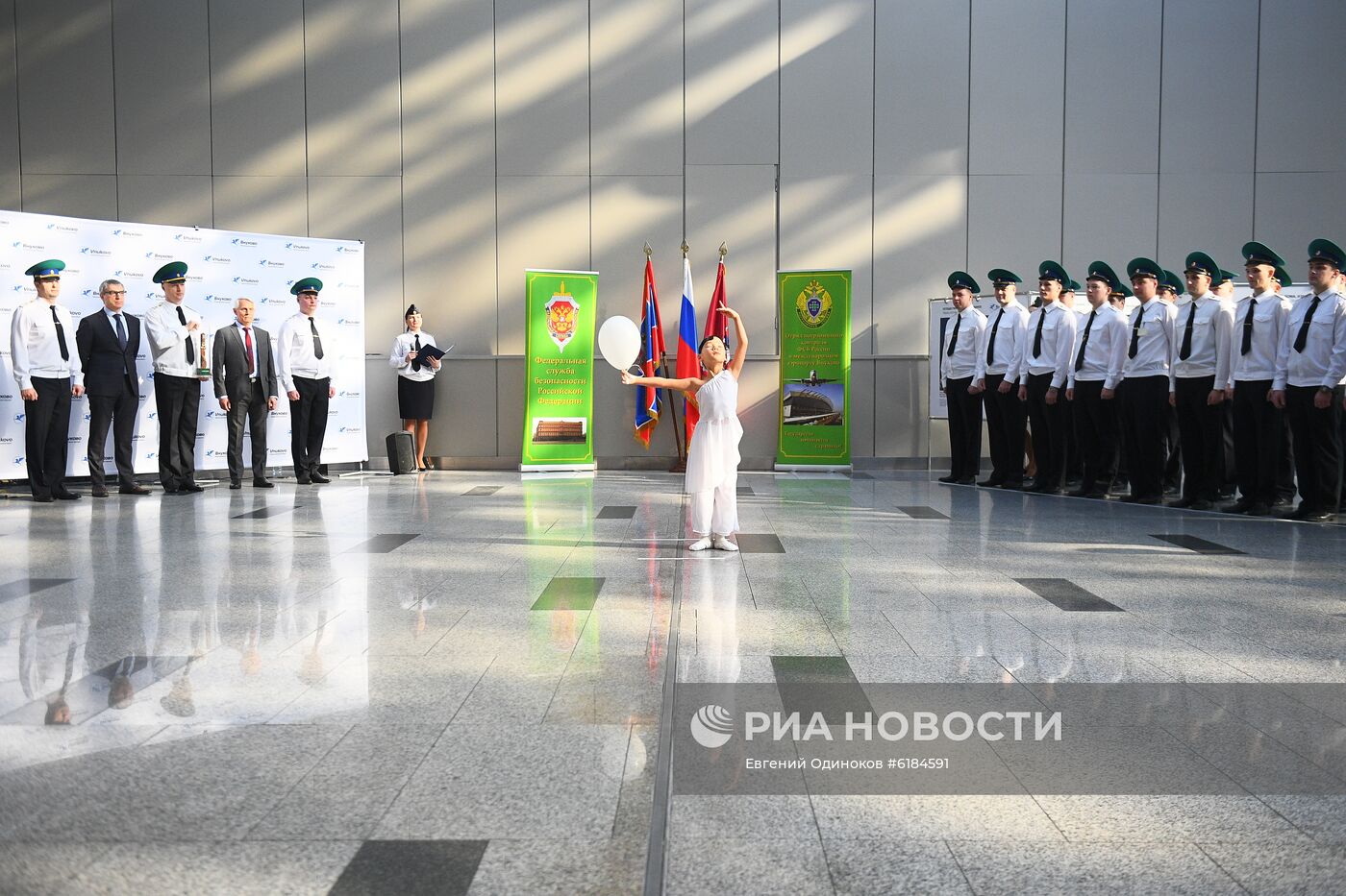 Акция "Эстафета Победы" в аэропорту Внуково