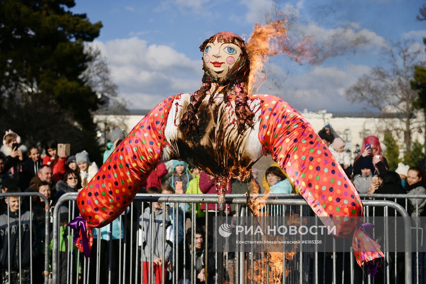 Празднование Масленицы в регионах России