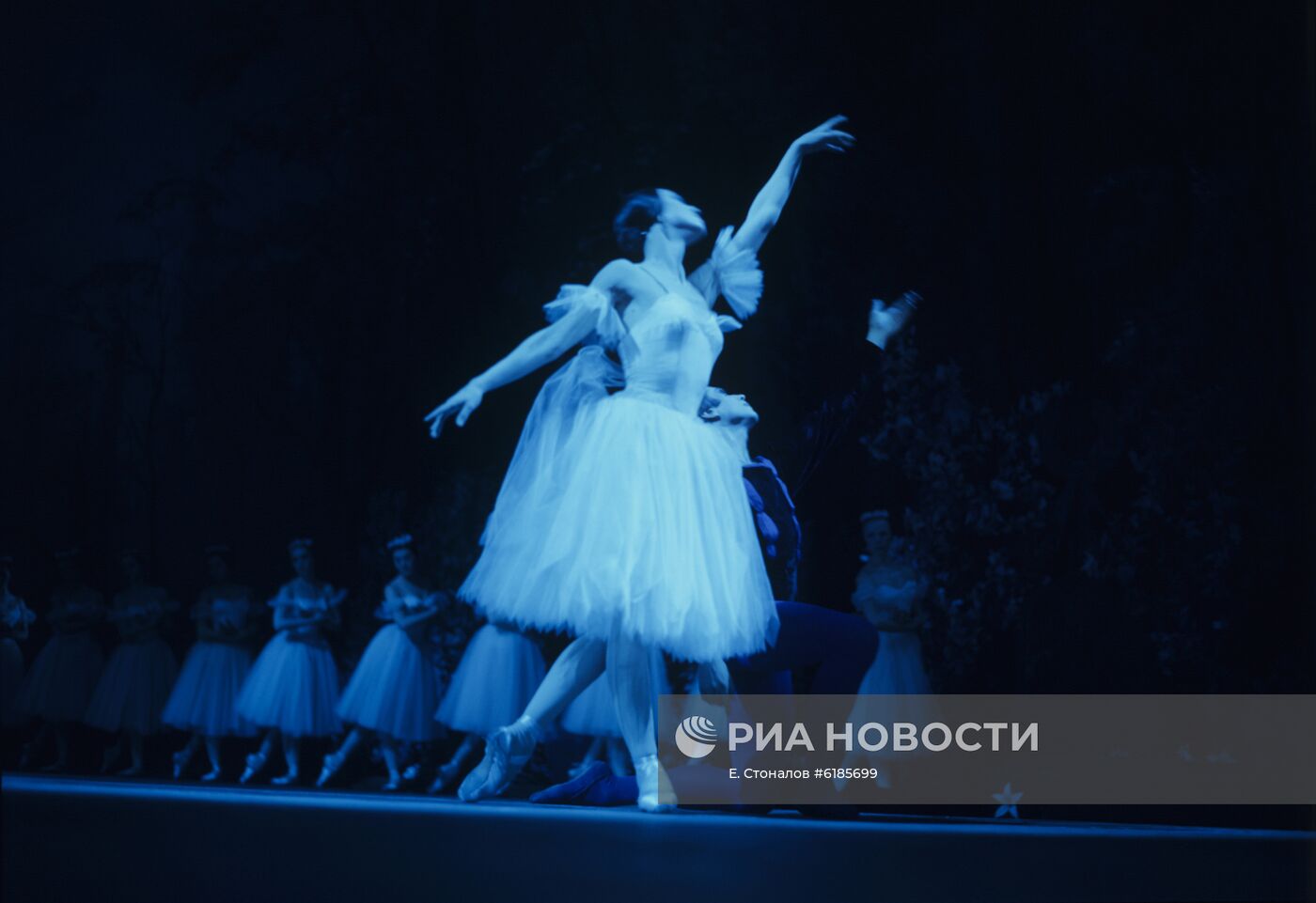 Сцена из балета Адольфа Адана "Жизель"