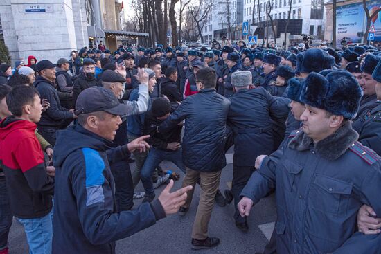 Митинг оппозиции в Бишкеке