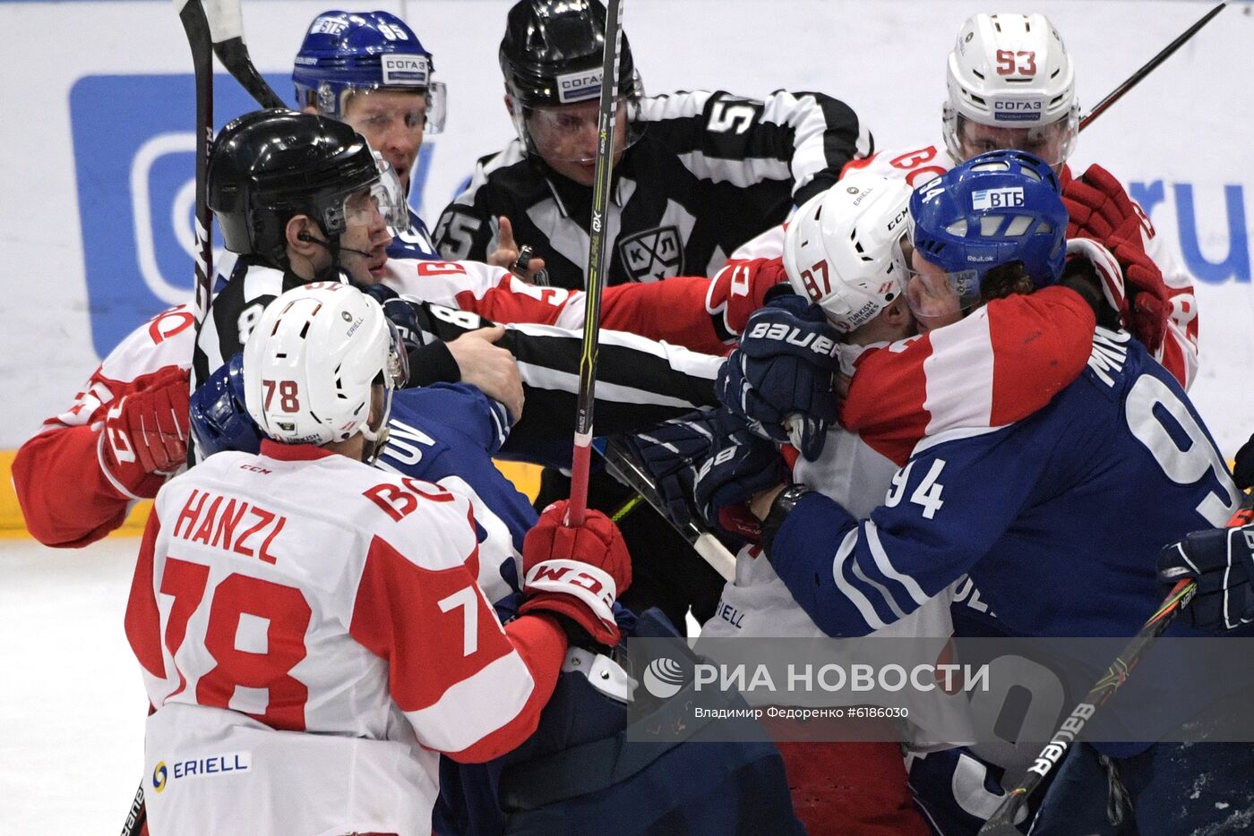 Хоккей. КХЛ. Матч "Динамо" (Москва) "Спартак"