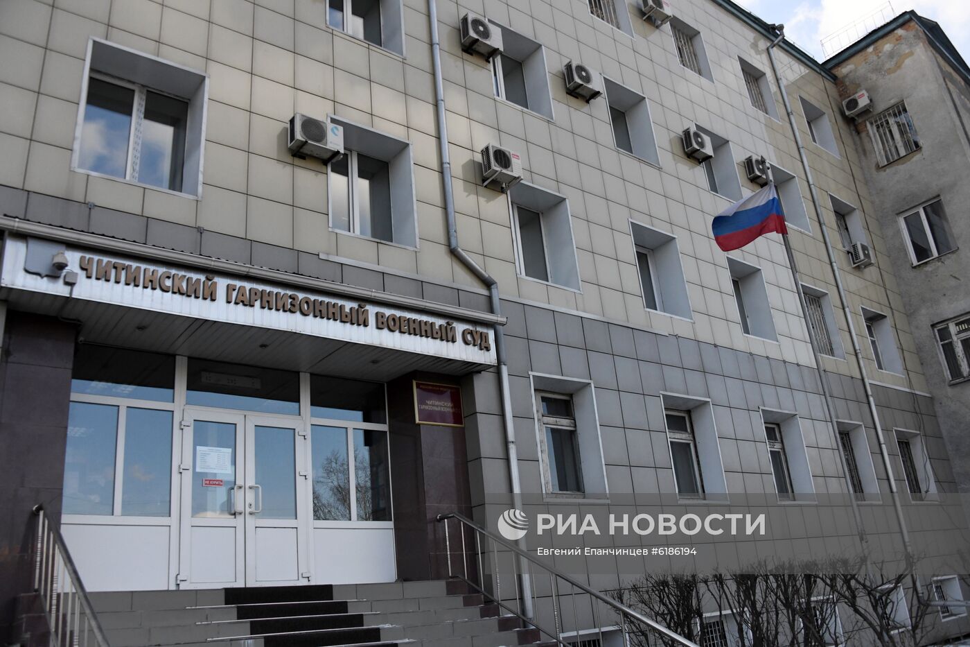 Заседание суда по делу о неуставных отношениях  в части, где служил Р. Шамсутдинов