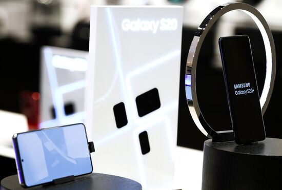Новая линейка смартфонов Samsung Galaxy S20 в России