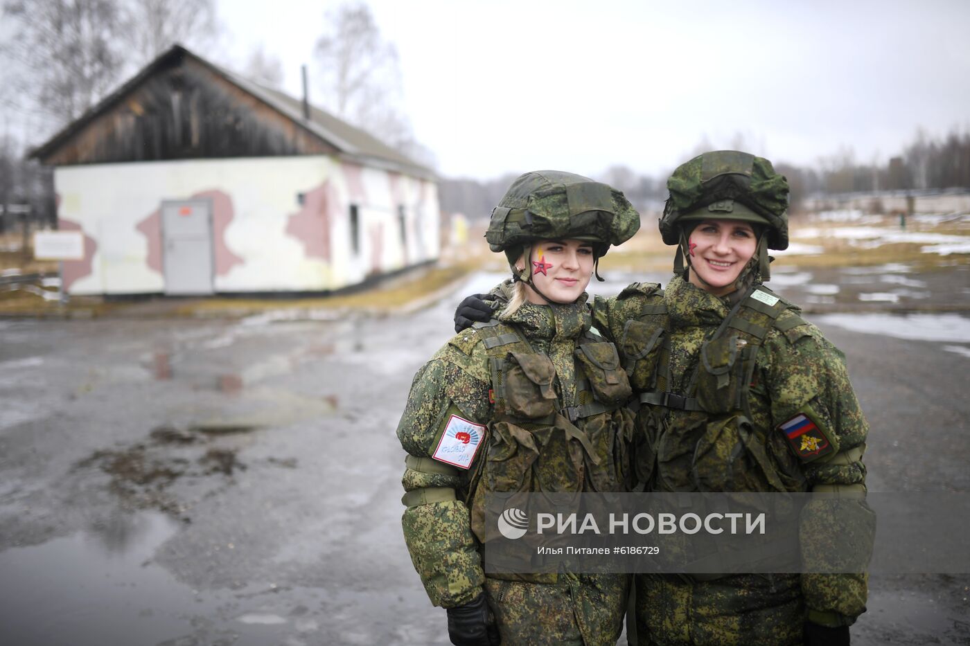 Конкурс красоты среди женщин-военнослужащих "Макияж под камуфляж"