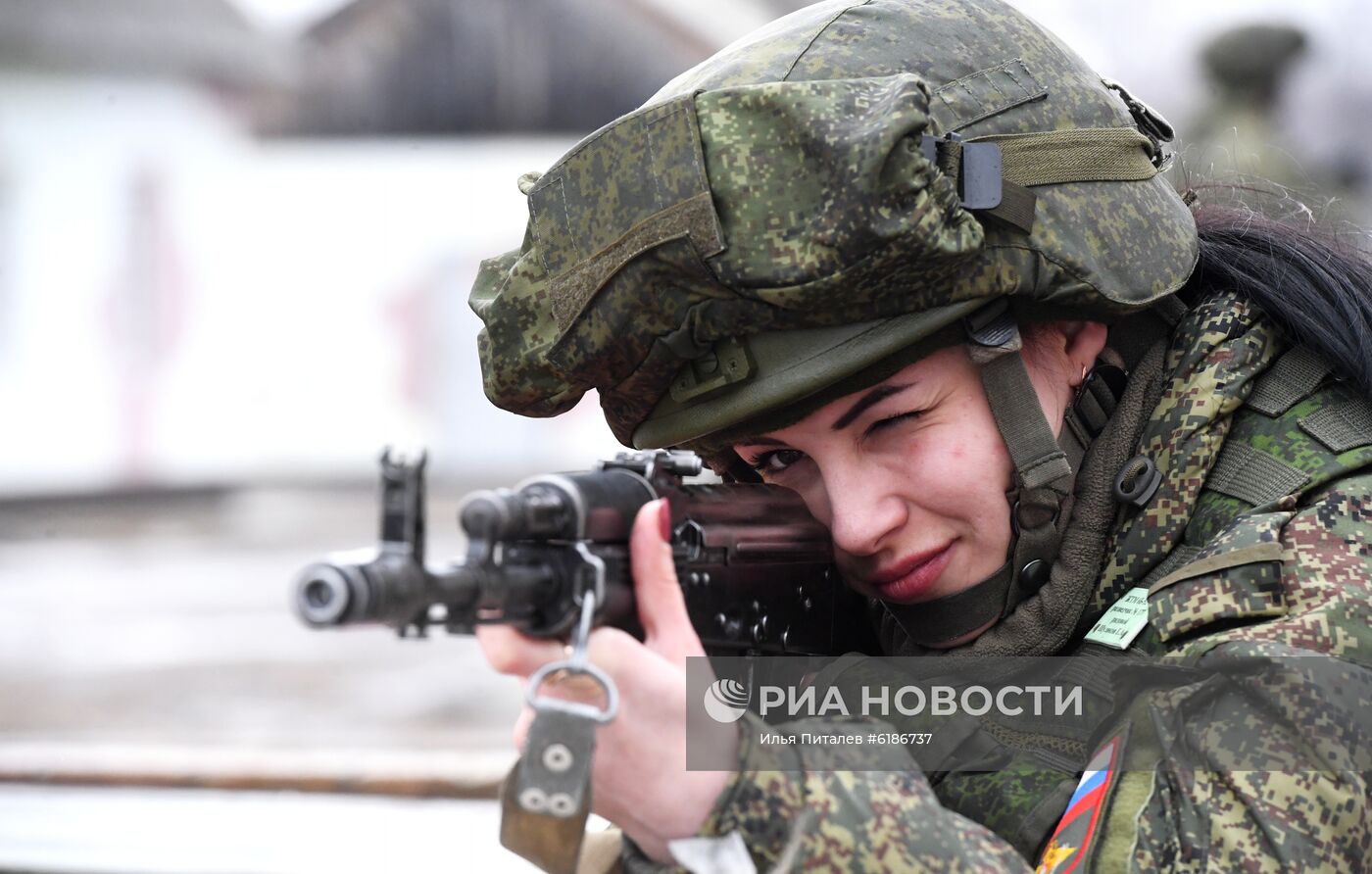 Конкурс красоты среди женщин-военнослужащих "Макияж под камуфляж"
