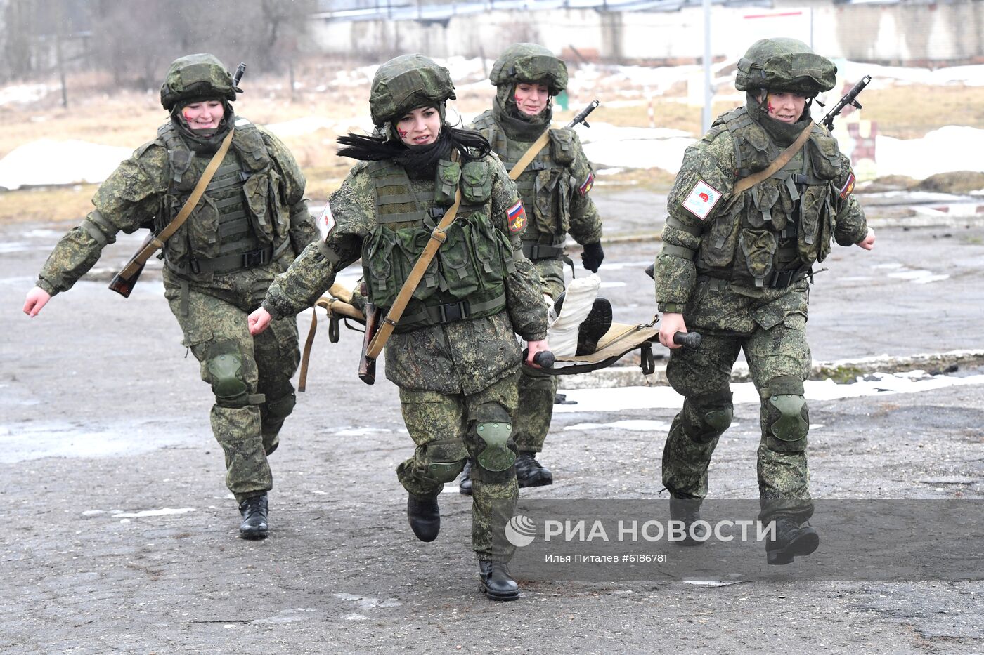 Конкурс красоты среди женщин-военнослужащих "Макияж под камуфляж"