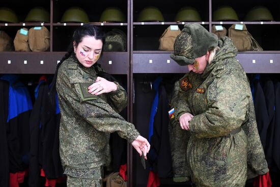 Конкурс красоты среди женщин-военнослужащих "Макияж под камуфляж" 