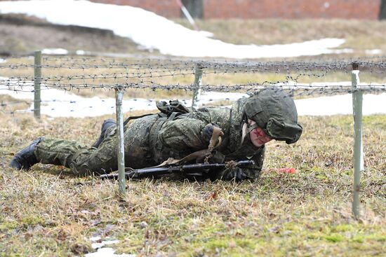 Конкурс красоты среди женщин-военнослужащих "Макияж под камуфляж" 