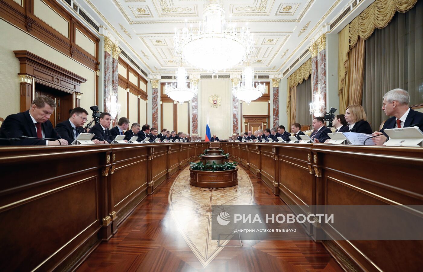 Премьер-министр РФ М. Мишустин провел заседание правительства РФ