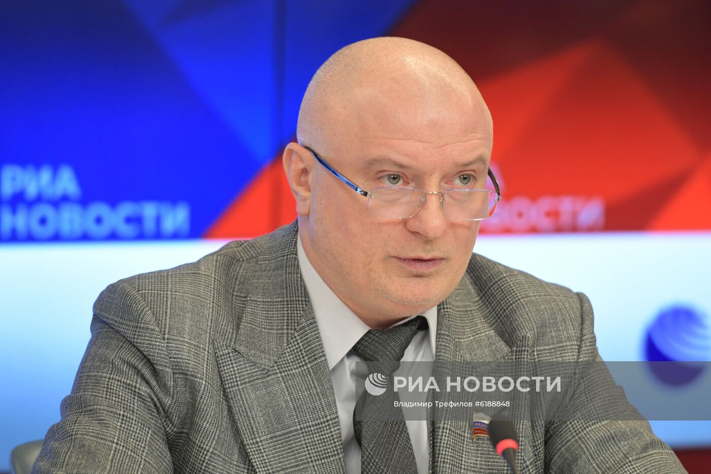 П/к председателя Комитета СФ по конституционному законодательству и государственному строительству А. Клишаса