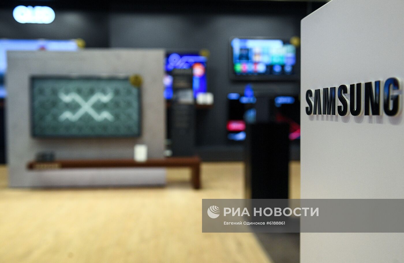 Фирменный салон Samsung Electronics в Москве | РИА Новости Медиабанк