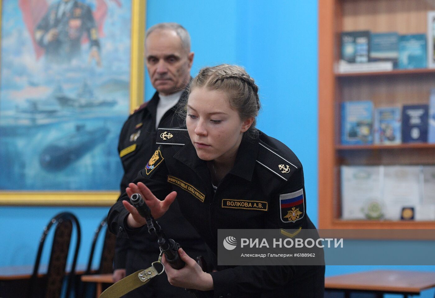 Подготовка девушек-курсантов в Военно-морском институте имени Петра  Великого | РИА Новости Медиабанк