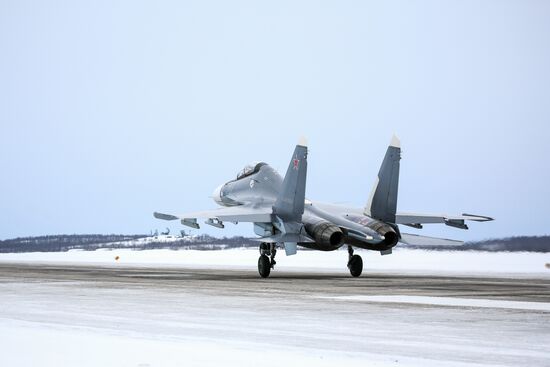 Тренировочные полеты истребителей в Мурманской области