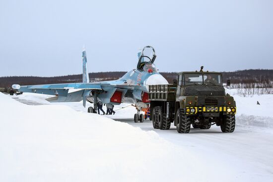 Тренировочные полеты истребителей в Мурманской области