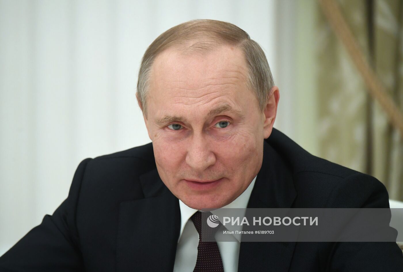 Президент РФ В. Путин провел встречу с руководителями фракций Госдумы РФ