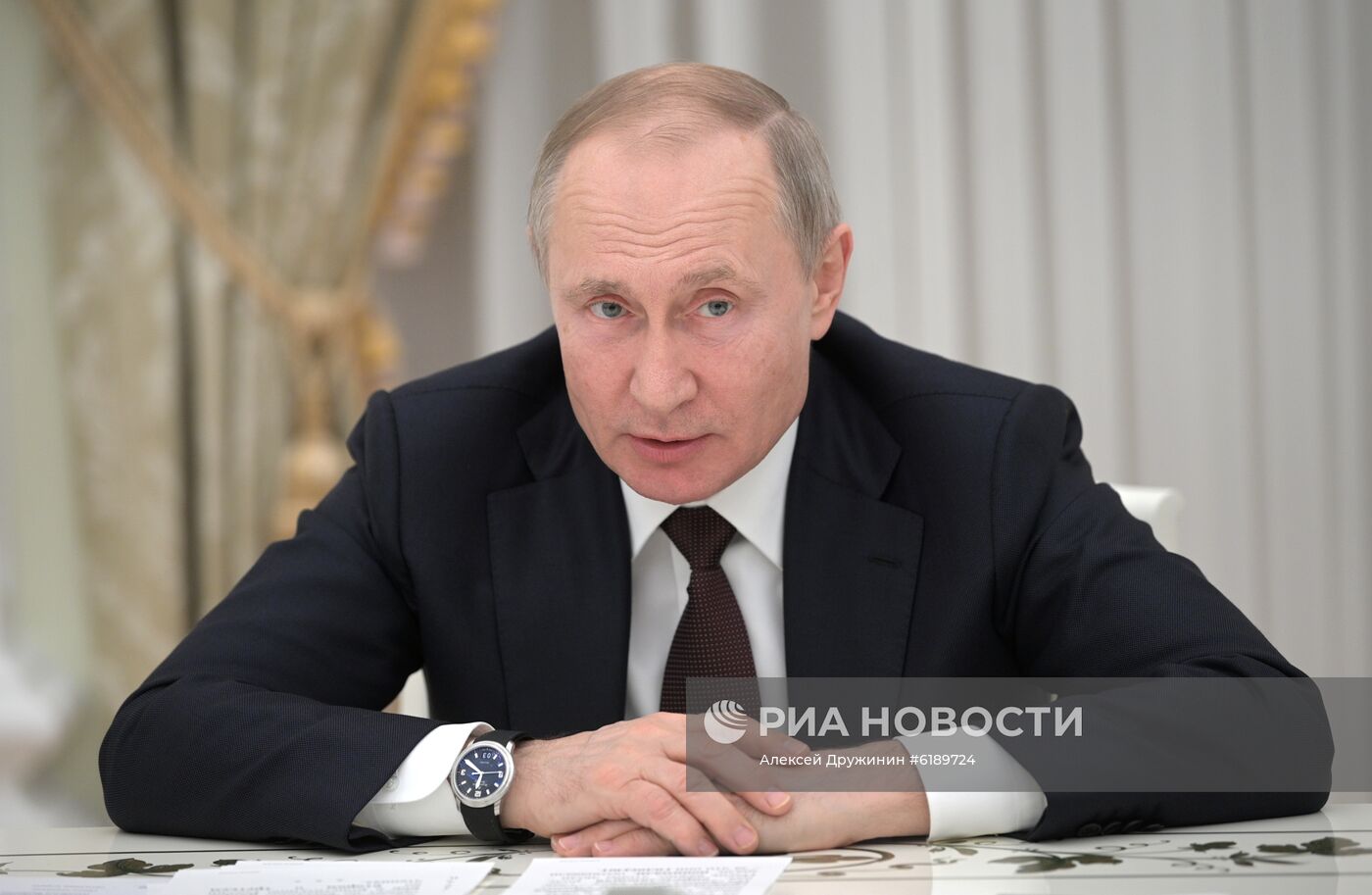 Президент РФ В. Путин провел встречу с руководителями фракций Госдумы РФ