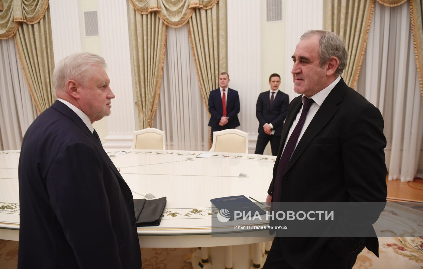 Президент РФ В. Путин провел встречу с руководителями фракций Госдумы РФ