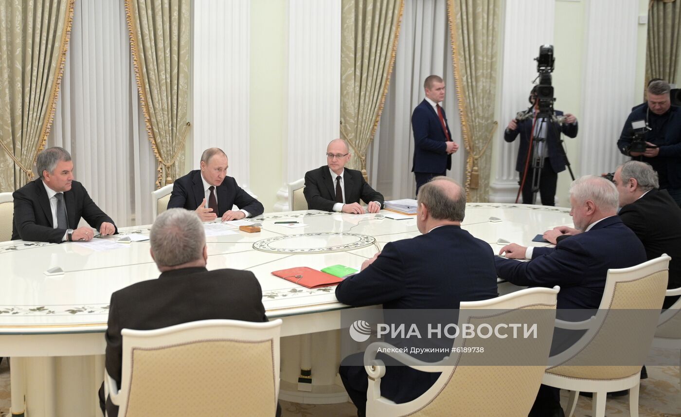 Президент РФ В. Путин провел встречу с руководителями фракций Госдумы РФ