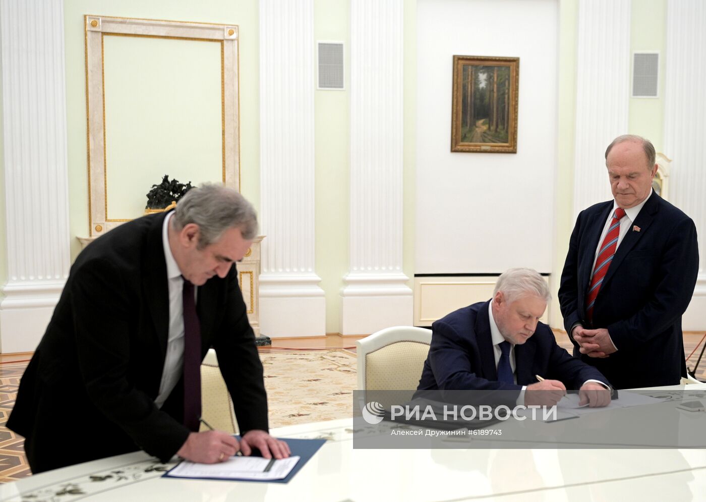 Президент РФ В. Путин провел встречу с руководителями фракций Госдумы РФ