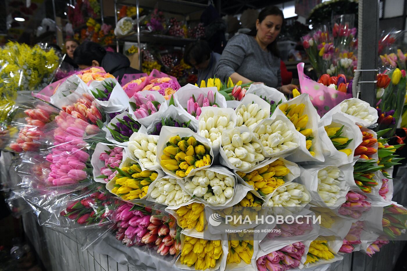 Продажа цветов накануне 8 марта