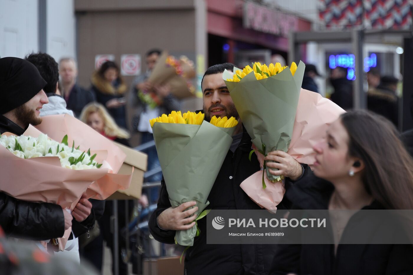 Продажа цветов накануне 8 марта