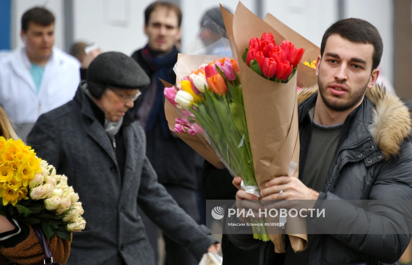 Продажа цветов накануне 8 марта