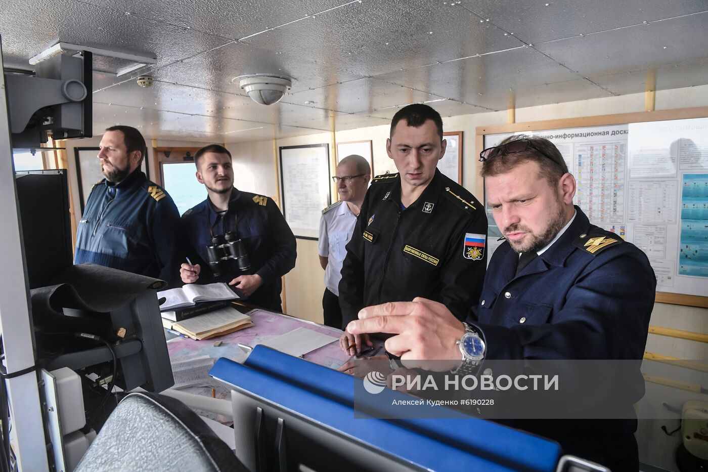 Кругосветная экспедиция на исследовательском судне "Адмирал Владимирский"