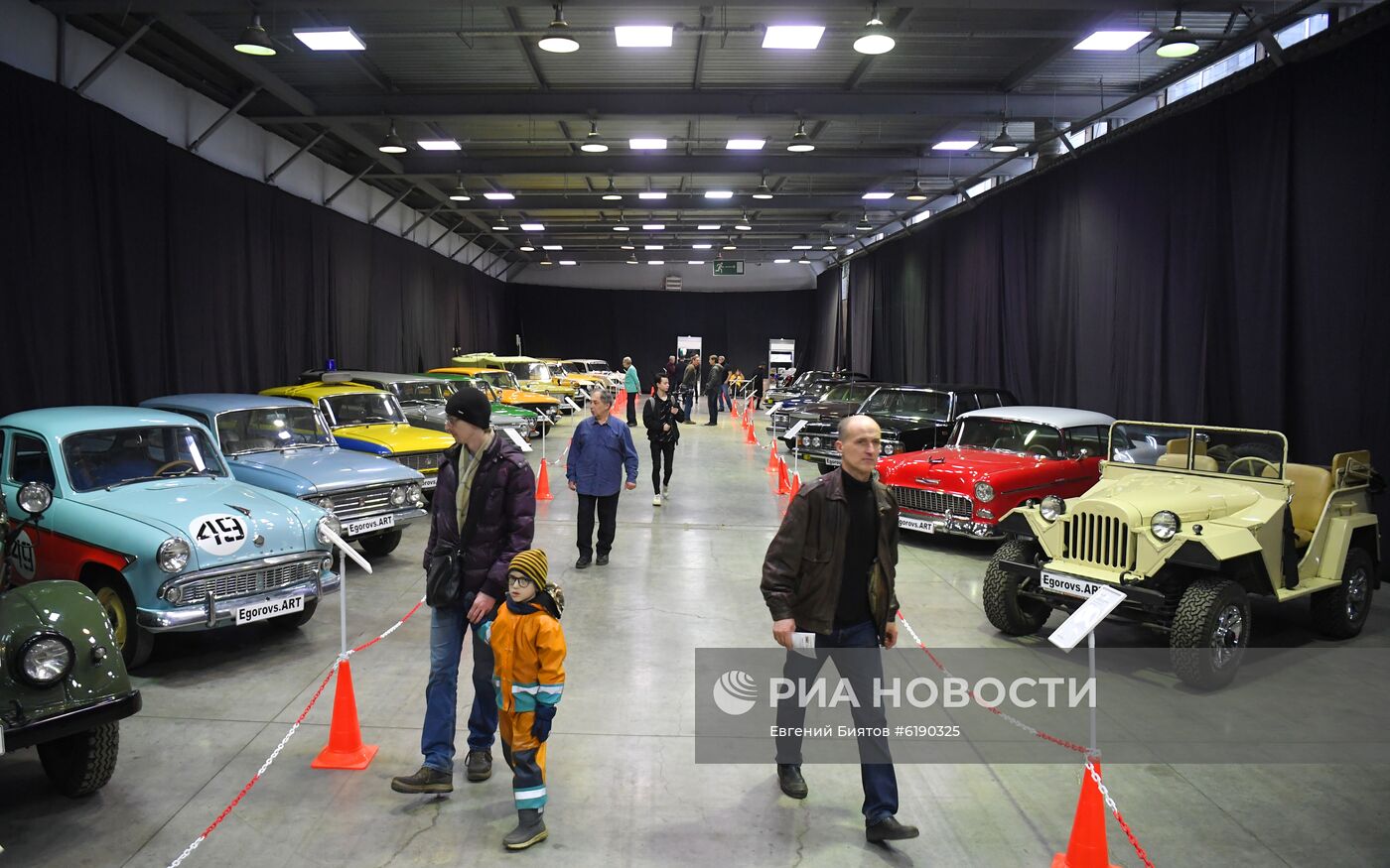 Открытие выставки ретро-автомобилей "Олдтаймер-Галерея"