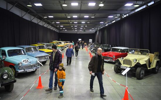 Открытие выставки ретро-автомобилей "Олдтаймер-Галерея"