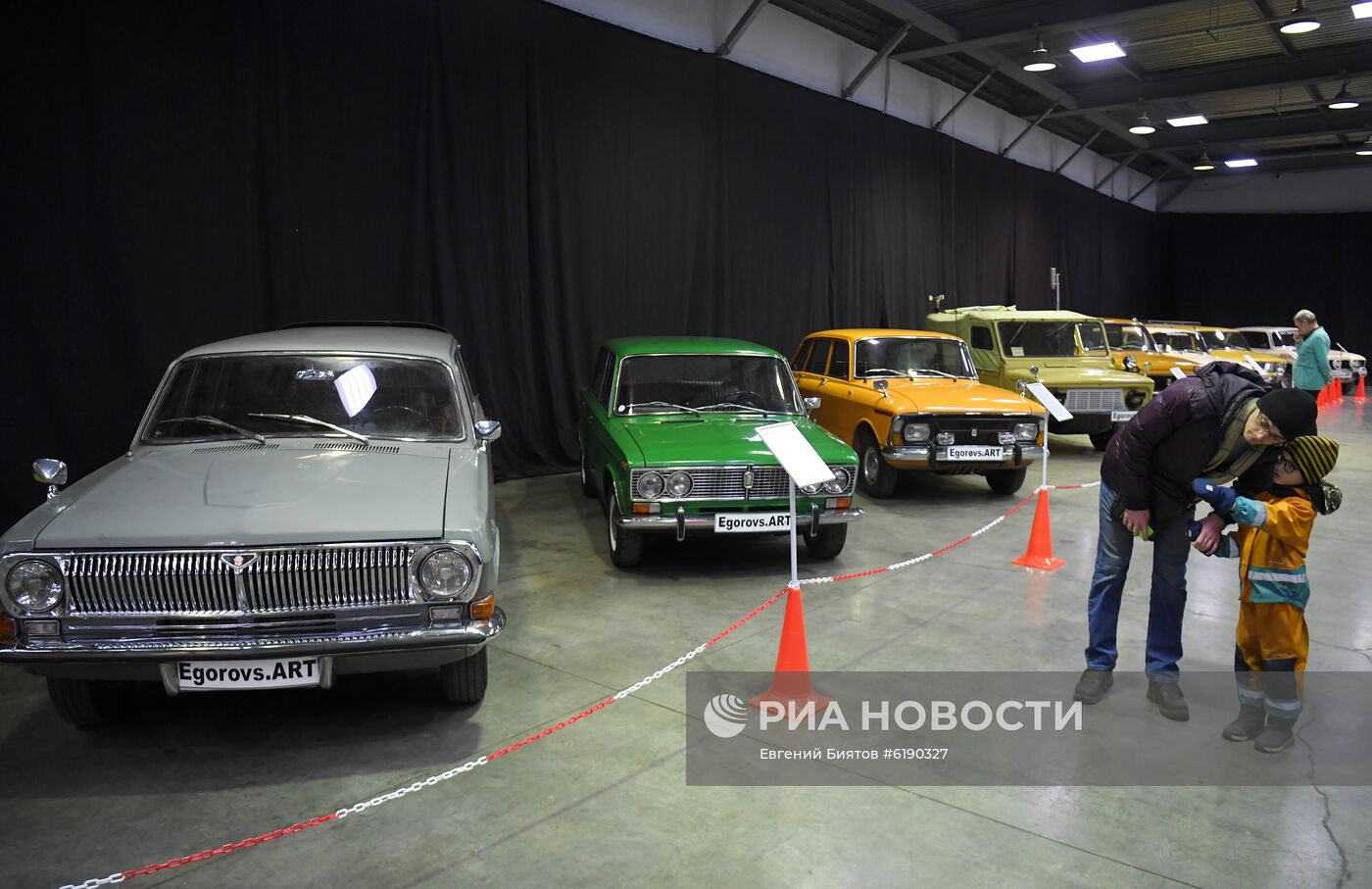 Открытие выставки ретро-автомобилей "Олдтаймер-Галерея"