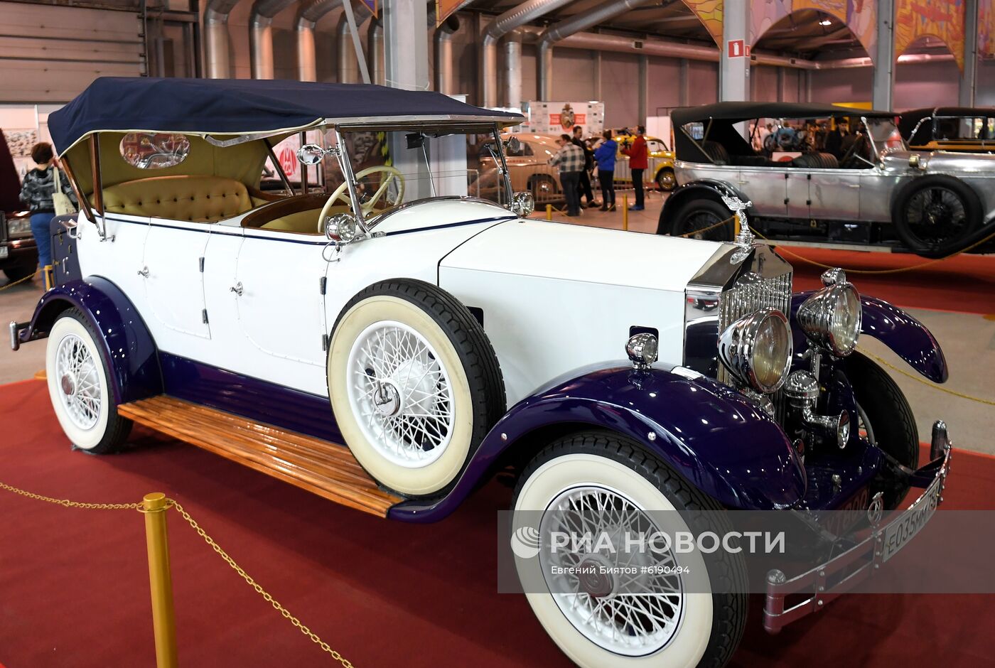 Открытие выставки ретро-автомобилей "Олдтаймер-Галерея"